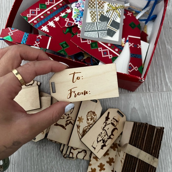 Christmas tags - Picture 1 of 3